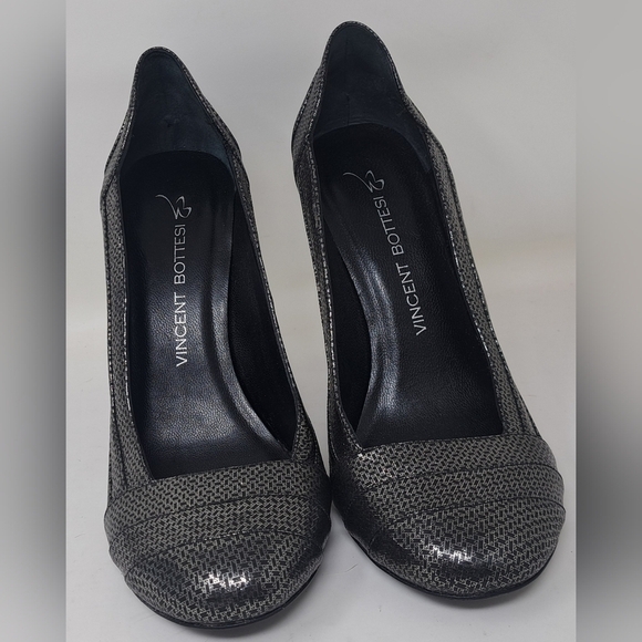 Elegant Black and Silver Heels - Picture 5 of 13